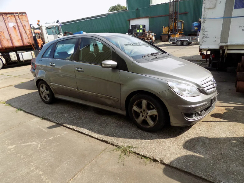 Mercedes-Benz B-Klasse 200 CDI - سيارة: صور 3 Mercedes-Benz B-Klasse 200 CDI - سيارة: صور 3