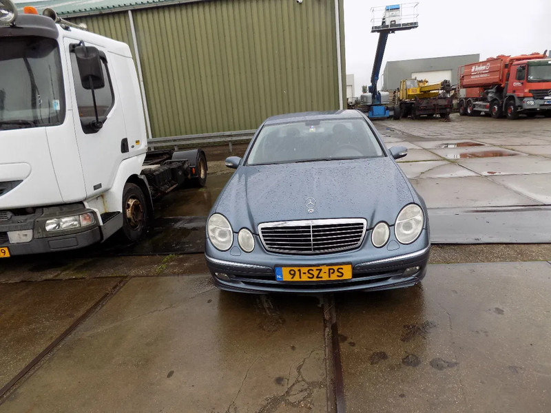 Mercedes-Benz E-Klasse 320 CDI sedan avantgarde - سيارة: صور 3 Mercedes-Benz E-Klasse 320 CDI sedan avantgarde - سيارة: صور 3