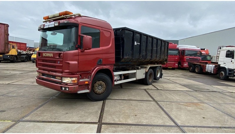 Scania P P124 GB6X2NA - شاحنة ذات الخطاف: صور 1 Scania P P124 GB6X2NA - شاحنة ذات الخطاف: صور 1