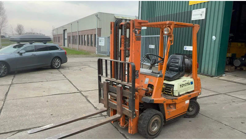 Toyota 02-4 FG15 Toyota FG15 - رافعة شوكية تعمل بالغاز: صور 5 Toyota 02-4 FG15 Toyota FG15 - رافعة شوكية تعمل بالغاز: صور 5