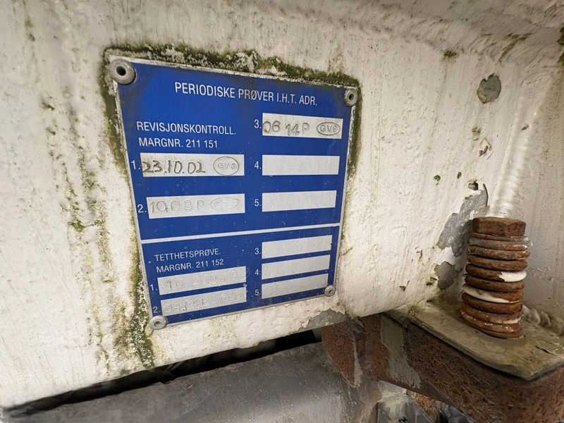 Volvo FL 7 Volvo FL7 285 Fuel tanker 4x2 - شاحنة صهريج: صور 4 Volvo FL 7 Volvo FL7 285 Fuel tanker 4x2 - شاحنة صهريج: صور 4