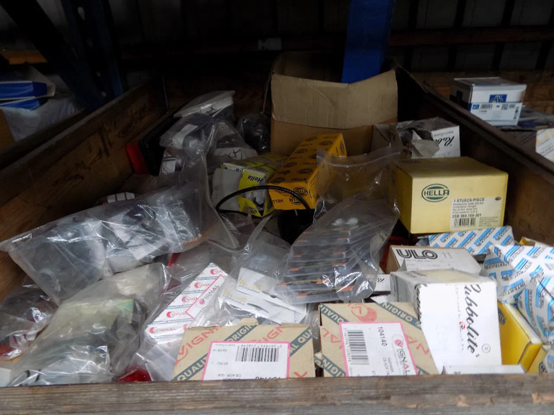 الضوء الخلفي verlichting voor truck en trailer HELLA VERLICHTING truck en trailer: صور 20 الضوء الخلفي verlichting voor truck en trailer HELLA VERLICHTING truck en trailer: صور 20