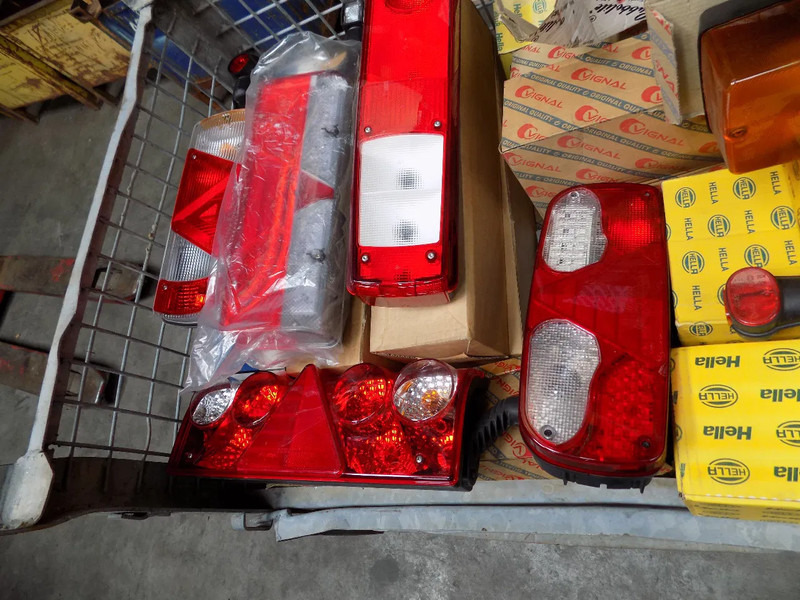 الضوء الخلفي verlichting voor truck en trailer HELLA VERLICHTING truck en trailer: صور 9 الضوء الخلفي verlichting voor truck en trailer HELLA VERLICHTING truck en trailer: صور 9