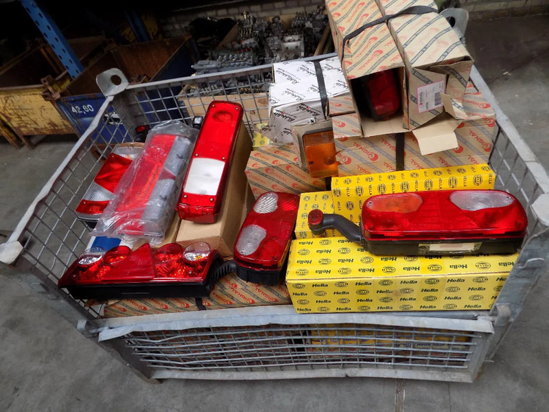 الضوء الخلفي verlichting voor truck en trailer HELLA VERLICHTING truck en trailer: صور 11 الضوء الخلفي verlichting voor truck en trailer HELLA VERLICHTING truck en trailer: صور 11