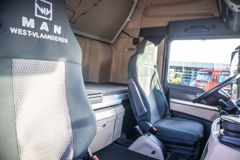 Interior photo 2: تأجير MAN TGS 35.420 BL-8X4-4 +HIAB 188 E-2 MAN TGS 35.420 BL-8X4-4 +HIAB 188 E-2