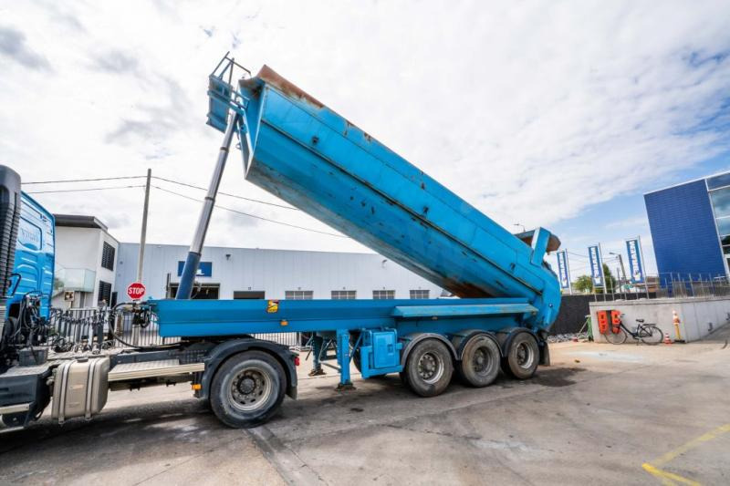 ROBUSTE-KAISER S3803AB-GEISOLEERDE KIPPER - قلابة نصف مقطورة: صور 1 ROBUSTE-KAISER S3803AB-GEISOLEERDE KIPPER - قلابة نصف مقطورة: صور 1