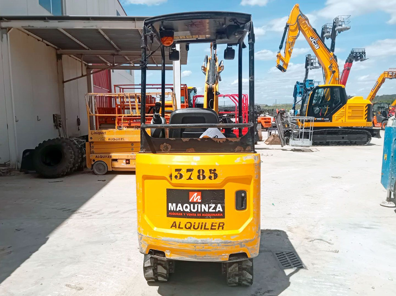 JCB 15C - حفارة مصغرة: صور 3 JCB 15C - حفارة مصغرة: صور 3
