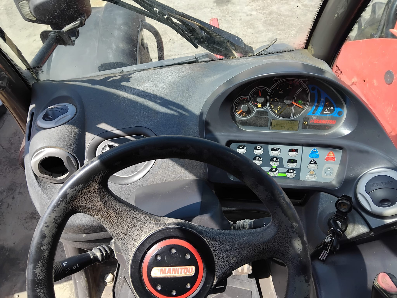 رافعة تلسكوبية MANITOU MT1335 EASY: صور 9
