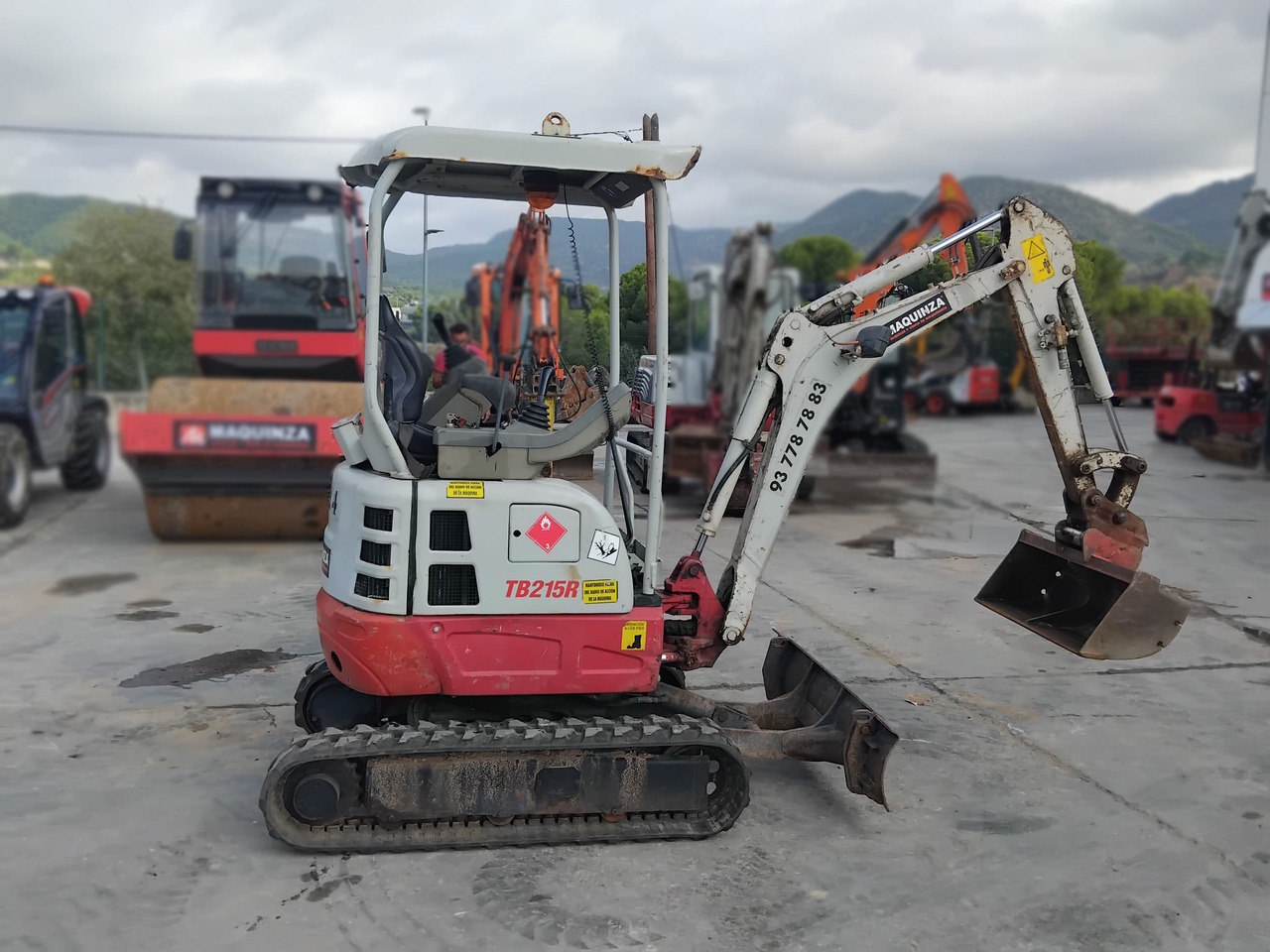 TAKEUCHI TB215R EASY - حفارة مصغرة: صور 2 TAKEUCHI TB215R EASY - حفارة مصغرة: صور 2