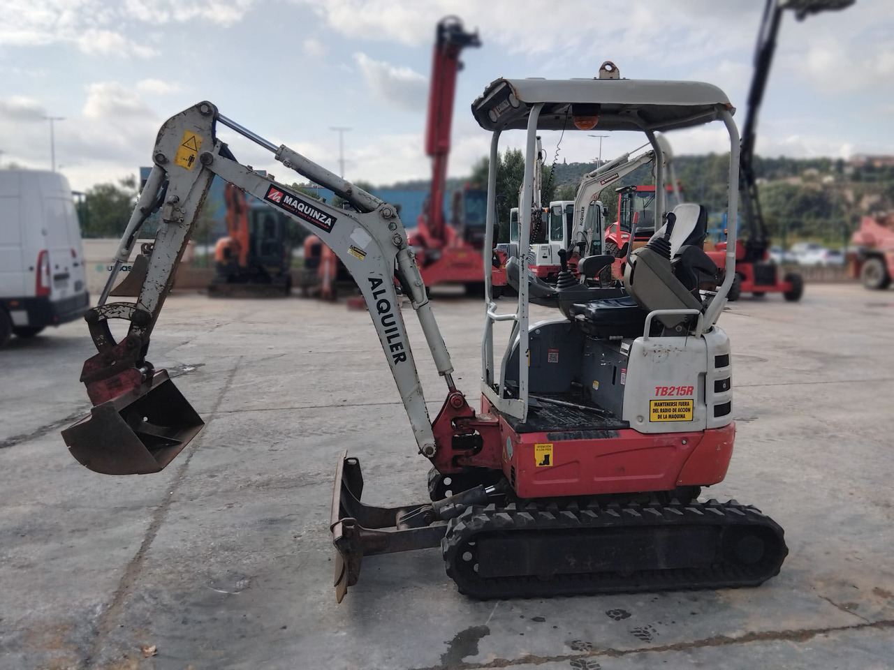 TAKEUCHI TB215R EASY - حفارة مصغرة: صور 1 TAKEUCHI TB215R EASY - حفارة مصغرة: صور 1