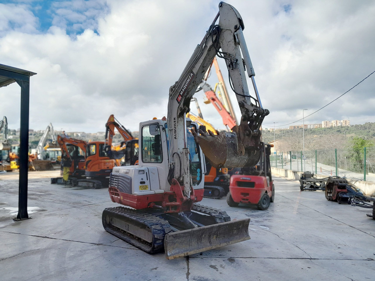 TAKEUCHI TB250 - حفارة مصغرة: صور 4 TAKEUCHI TB250 - حفارة مصغرة: صور 4