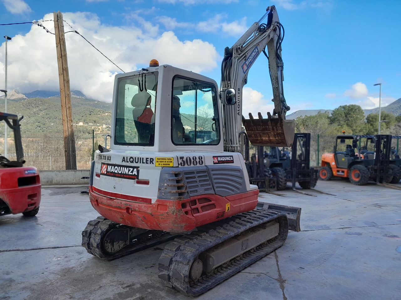 TAKEUCHI TB250 - حفارة مصغرة: صور 2 TAKEUCHI TB250 - حفارة مصغرة: صور 2
