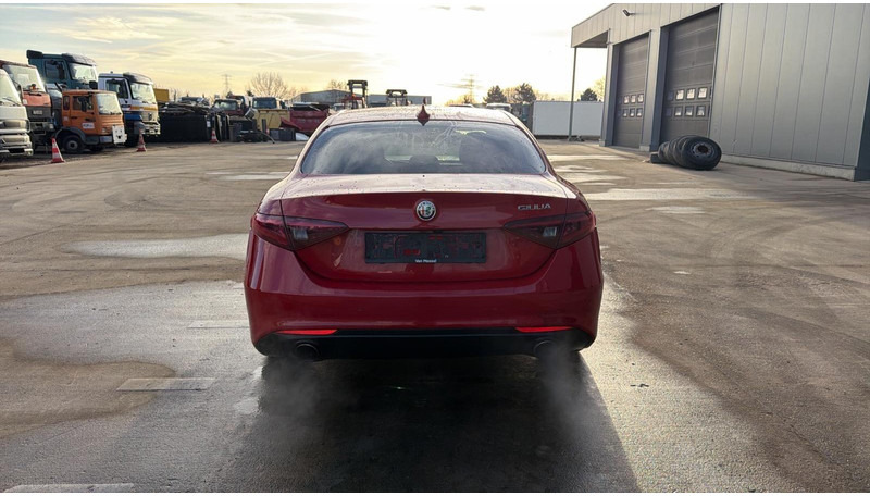 سيدان Alfa Romeo Giulia 2.0T (BELGIAN CAR / 200 PS / AUTOMATIC GEARBOX / NAVI / AIRCO / MEMORY SEATS / CAMERA): صور 6 سيدان Alfa Romeo Giulia 2.0T (BELGIAN CAR / 200 PS / AUTOMATIC GEARBOX / NAVI / AIRCO / MEMORY SEATS / CAMERA): صور 6