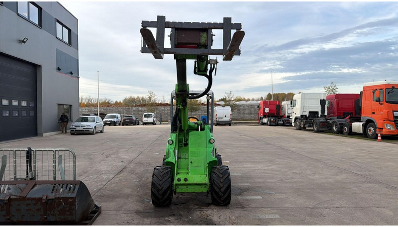 Avant 745 TDL (BELGIAN MACHINE / TOP CONDITION / 4X4 OPTIDRIVE / INCL ATTACHMENTS) - اللودر المجنزر صغير: صور 3 Avant 745 TDL (BELGIAN MACHINE / TOP CONDITION / 4X4 OPTIDRIVE / INCL ATTACHMENTS) - اللودر المجنزر صغير: صور 3