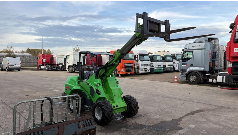 Avant 745 TDL (BELGIAN MACHINE / TOP CONDITION / 4X4 OPTIDRIVE / INCL ATTACHMENTS) - اللودر المجنزر صغير: صور 2 Avant 745 TDL (BELGIAN MACHINE / TOP CONDITION / 4X4 OPTIDRIVE / INCL ATTACHMENTS) - اللودر المجنزر صغير: صور 2