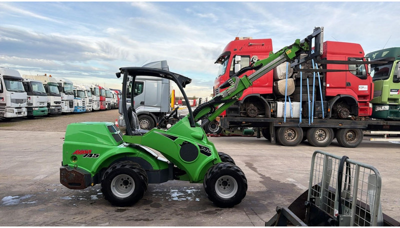 Avant 745 TDL (BELGIAN MACHINE / TOP CONDITION / 4X4 OPTIDRIVE / INCL ATTACHMENTS) - اللودر المجنزر صغير: صور 4 Avant 745 TDL (BELGIAN MACHINE / TOP CONDITION / 4X4 OPTIDRIVE / INCL ATTACHMENTS) - اللودر المجنزر صغير: صور 4