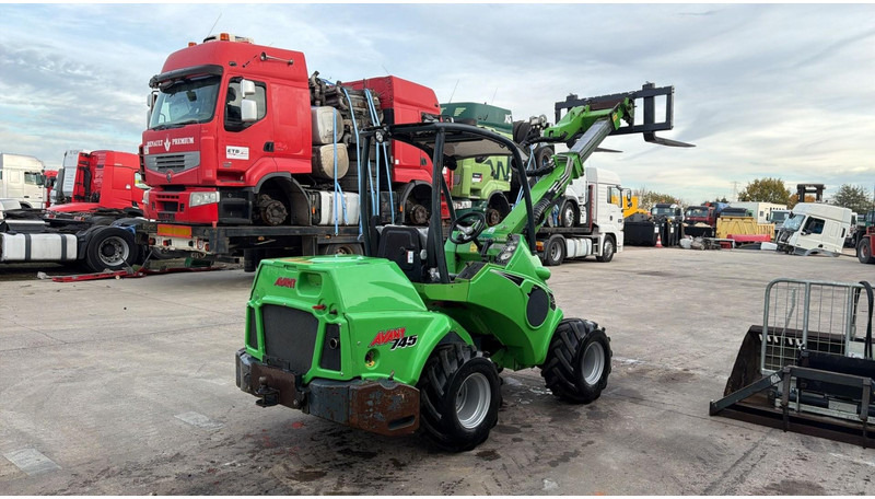 Avant 745 TDL (BELGIAN MACHINE / TOP CONDITION / 4X4 OPTIDRIVE / INCL ATTACHMENTS) - اللودر المجنزر صغير: صور 5 Avant 745 TDL (BELGIAN MACHINE / TOP CONDITION / 4X4 OPTIDRIVE / INCL ATTACHMENTS) - اللودر المجنزر صغير: صور 5