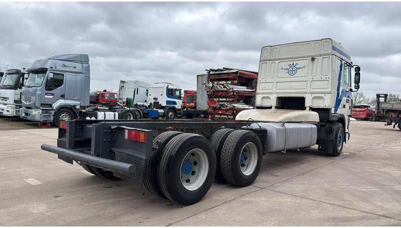 DAF XF 95.430 (EURO 3 / 10 TYRES / 6X2 / MANUAL GEARBOX / BOITE MANUELLE) - الشاسيه شاحنة: صور 4 DAF XF 95.430 (EURO 3 / 10 TYRES / 6X2 / MANUAL GEARBOX / BOITE MANUELLE) - الشاسيه شاحنة: صور 4