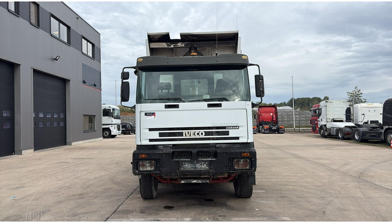 Iveco EUROTRAKKER 320 E 35 (GRAND PONT / LAMES / POMPE MANUELLE / 8X4 / CURSOR 8) - قلابات: صور 2 Iveco EUROTRAKKER 320 E 35 (GRAND PONT / LAMES / POMPE MANUELLE / 8X4 / CURSOR 8) - قلابات: صور 2
