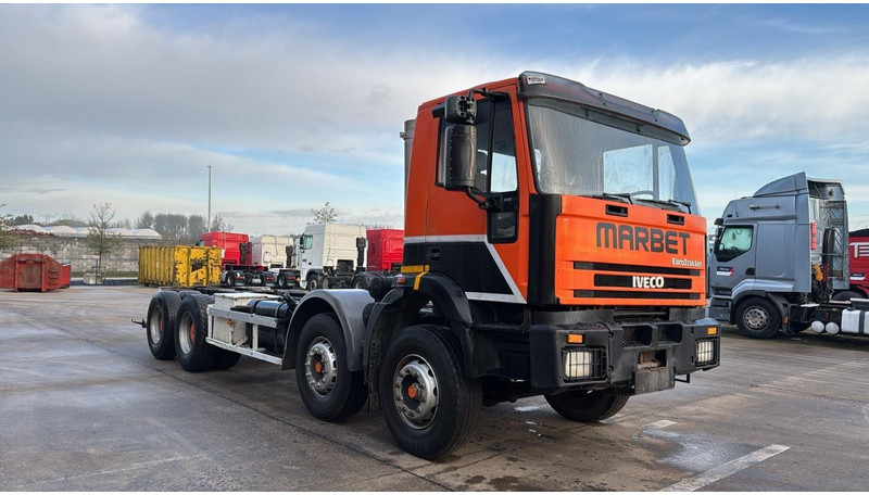 Iveco EUROTRAKKER 340 E 34 (POMPE MANUELLE / GRAND PONT / LAMES / MANUAL PUMP / BIG AXLE / STEEL SUSP.) - الشاسيه شاحنة: صور 3 Iveco EUROTRAKKER 340 E 34 (POMPE MANUELLE / GRAND PONT / LAMES / MANUAL PUMP / BIG AXLE / STEEL SUSP.) - الشاسيه شاحنة: صور 3