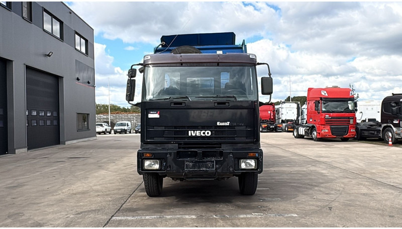 Iveco Eurotrakker 260 E 34 (POMPE MANUELLE / MANUAL PUMP / MANUAL GEARBOX / BOITE MANUELLE / LAMES) - قلابات: صور 2 Iveco Eurotrakker 260 E 34 (POMPE MANUELLE / MANUAL PUMP / MANUAL GEARBOX / BOITE MANUELLE / LAMES) - قلابات: صور 2