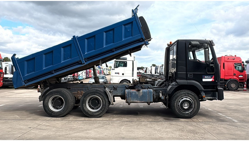 Iveco Eurotrakker 260 E 34 (POMPE MANUELLE / MANUAL PUMP / MANUAL GEARBOX / BOITE MANUELLE / LAMES) - قلابات: صور 3 Iveco Eurotrakker 260 E 34 (POMPE MANUELLE / MANUAL PUMP / MANUAL GEARBOX / BOITE MANUELLE / LAMES) - قلابات: صور 3