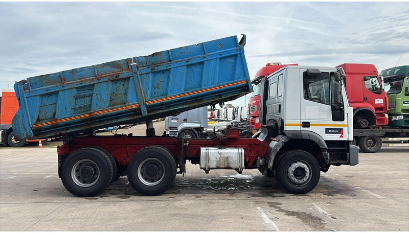 Iveco Eurotrakker 260 E 37 (POMPE MANUELLE / MANUAL PUMP / LAMES / STEEL SUSP. / BIG AXLE / GRANT PONT) - قلابات: صور 3 Iveco Eurotrakker 260 E 37 (POMPE MANUELLE / MANUAL PUMP / LAMES / STEEL SUSP. / BIG AXLE / GRANT PONT) - قلابات: صور 3