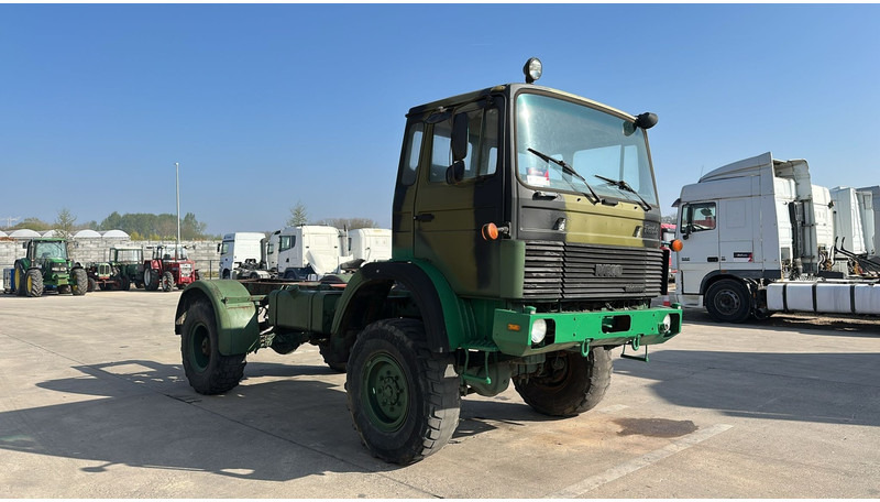 Iveco Magirus 110 - 16 (4X4 / 57000 KM / LAMES / GRAND PONT / 6 CYLINDRES EN LIGNE !! / MANUAL PUMP) - الشاسيه شاحنة: صور 3 Iveco Magirus 110 - 16 (4X4 / 57000 KM / LAMES / GRAND PONT / 6 CYLINDRES EN LIGNE !! / MANUAL PUMP) - الشاسيه شاحنة: صور 3