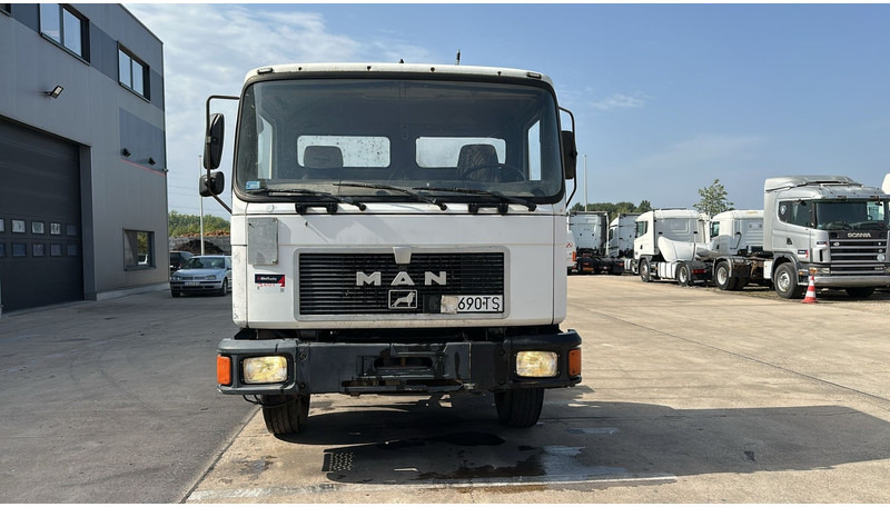 MAN 17.232 (6 CYLINDER / MANUAL PUMP / STEEL SUSP. / LAMES / BOITE MANUELLE) - الشاسيه شاحنة: صور 2 MAN 17.232 (6 CYLINDER / MANUAL PUMP / STEEL SUSP. / LAMES / BOITE MANUELLE) - الشاسيه شاحنة: صور 2