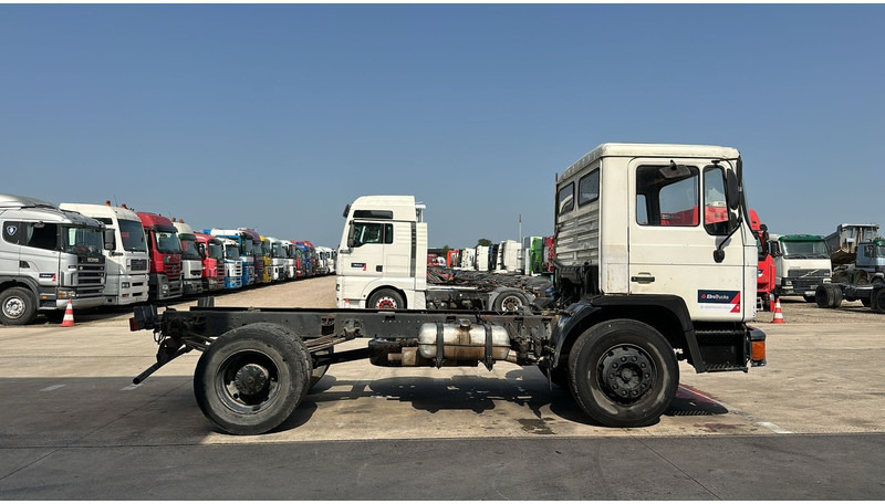 MAN 17.232 (6 CYLINDER / MANUAL PUMP / STEEL SUSP. / LAMES / BOITE MANUELLE) - الشاسيه شاحنة: صور 3 MAN 17.232 (6 CYLINDER / MANUAL PUMP / STEEL SUSP. / LAMES / BOITE MANUELLE) - الشاسيه شاحنة: صور 3