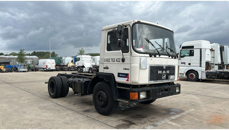 MAN 18.232 (MANUAL PUMP / 6 CYLINDER / POMPE MANUELLE / LAMES / STEEL SUSPENSION) - الشاسيه شاحنة: صور 4 MAN 18.232 (MANUAL PUMP / 6 CYLINDER / POMPE MANUELLE / LAMES / STEEL SUSPENSION) - الشاسيه شاحنة: صور 4