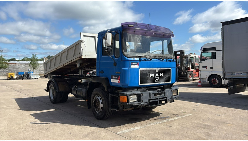 MAN 19.322 (MANUAL PUMP / STEEL SUSP. / LAMES / POMPE MANUELLE / BIG AXLE / GRAND PONT) - قلابات: صور 3 MAN 19.322 (MANUAL PUMP / STEEL SUSP. / LAMES / POMPE MANUELLE / BIG AXLE / GRAND PONT) - قلابات: صور 3