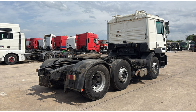 MAN 25.403 (6X2 / 6 CYLINDER / EURO 2 / MANUAL GEARBOX / 8 TYRES) - شاحنة جرار: صور 4 MAN 25.403 (6X2 / 6 CYLINDER / EURO 2 / MANUAL GEARBOX / 8 TYRES) - شاحنة جرار: صور 4