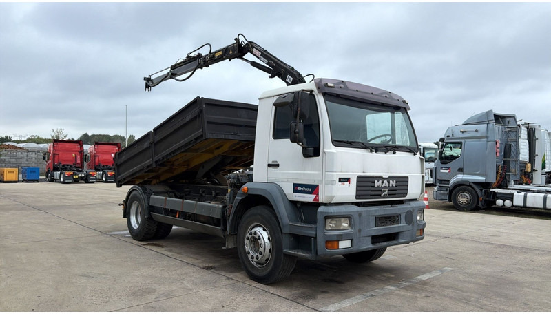 MAN LE 250 (MANUAL PUMP / MANUAL GEARBOX / TIPPER + CRANE / GOOD CONDITION) - قلابات, شاحنة كرين: صور 3 MAN LE 250 (MANUAL PUMP / MANUAL GEARBOX / TIPPER + CRANE / GOOD CONDITION) - قلابات, شاحنة كرين: صور 3