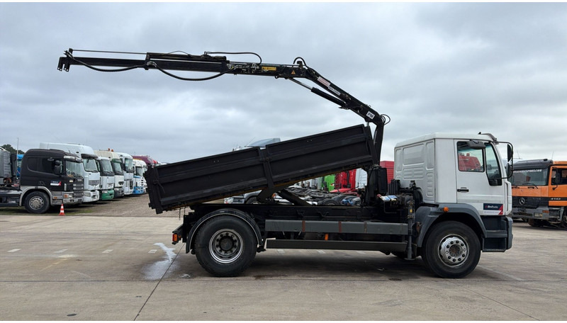 MAN LE 250 (MANUAL PUMP / MANUAL GEARBOX / TIPPER + CRANE / GOOD CONDITION) - قلابات, شاحنة كرين: صور 4 MAN LE 250 (MANUAL PUMP / MANUAL GEARBOX / TIPPER + CRANE / GOOD CONDITION) - قلابات, شاحنة كرين: صور 4
