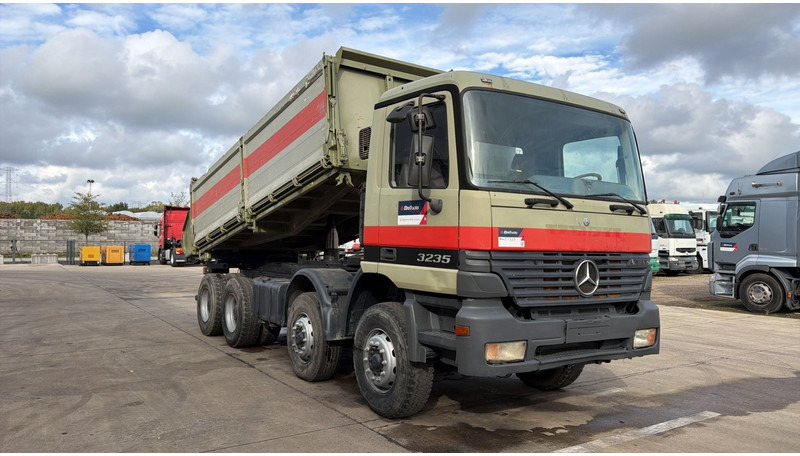 Mercedes-Benz Actros 3235 (EPS / LAMES / GRAND PONT / STEEL SUSP. / 3 PEDALES / MP1) - قلابات: صور 3 Mercedes-Benz Actros 3235 (EPS / LAMES / GRAND PONT / STEEL SUSP. / 3 PEDALES / MP1) - قلابات: صور 3