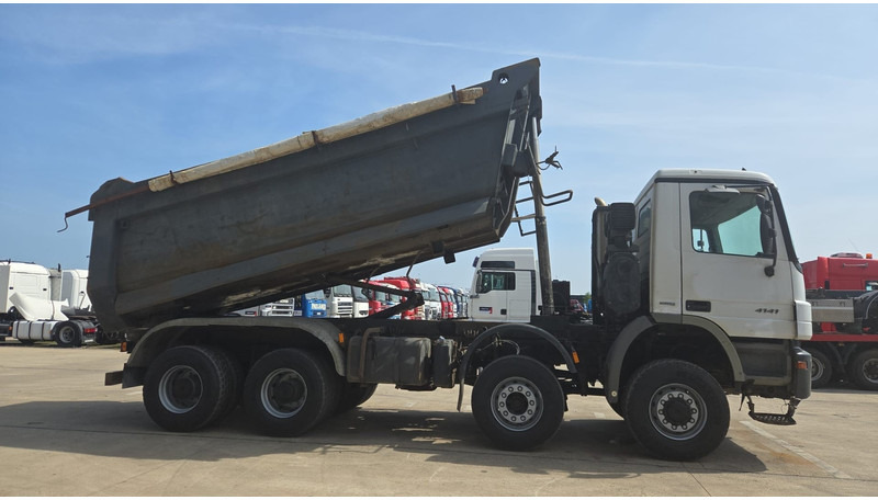 Mercedes-Benz Actros 4141 (EPS / 8X6 / GRAND PONT / BIG AXLE / LAMES / STEEL / V6) - قلابات: صور 4 Mercedes-Benz Actros 4141 (EPS / 8X6 / GRAND PONT / BIG AXLE / LAMES / STEEL / V6) - قلابات: صور 4