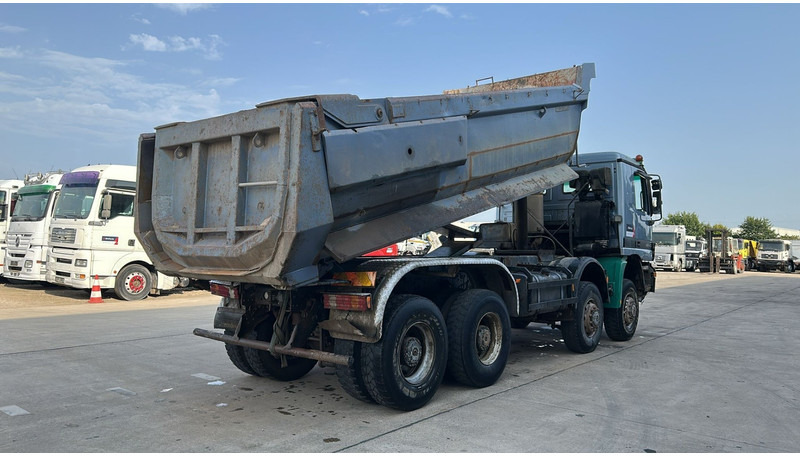 Mercedes-Benz Actros 4143 (8X8 / BOITE MANUELLE / LAMES / GRAND PONT / STEEL SUSP. / BIG AXLE) - قلابات: صور 4 Mercedes-Benz Actros 4143 (8X8 / BOITE MANUELLE / LAMES / GRAND PONT / STEEL SUSP. / BIG AXLE) - قلابات: صور 4