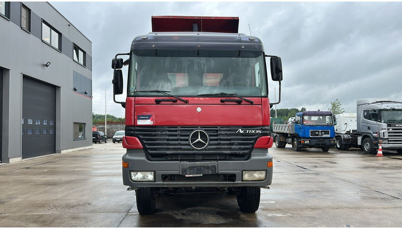 Mercedes-Benz Actros 4143 (BOITE MANUELLE / 8X8 / MANUAL GEARBOX / LAMES / GRAND PONT / BIG AXLE) - قلابات: صور 2 Mercedes-Benz Actros 4143 (BOITE MANUELLE / 8X8 / MANUAL GEARBOX / LAMES / GRAND PONT / BIG AXLE) - قلابات: صور 2