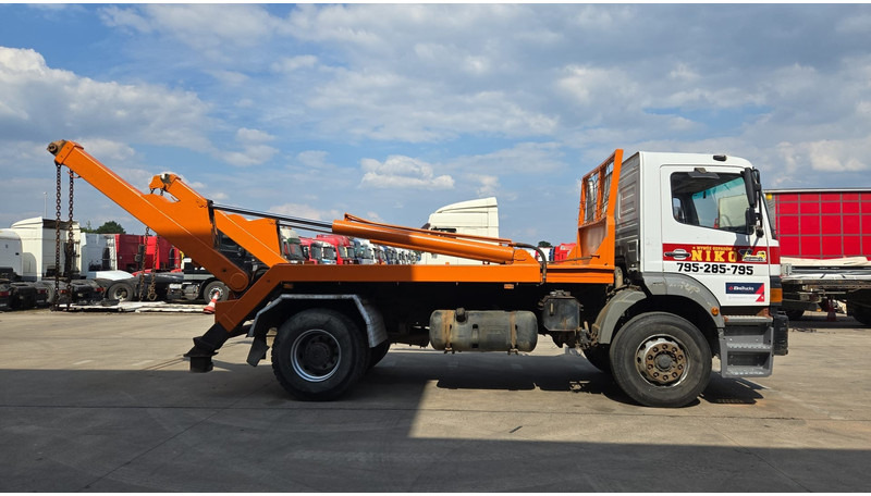 Mercedes-Benz Atego 1823 (BIG AXLE / STEEL SUSP. / LAMES / BOITE MANUELLE / MANUAL GETRIEBE) - شاحنات الحاويات/ جسم علوي قابل للتغيير شاحنة: صور 4 Mercedes-Benz Atego 1823 (BIG AXLE / STEEL SUSP. / LAMES / BOITE MANUELLE / MANUAL GETRIEBE) - شاحنات الحاويات/ جسم علوي قابل للتغيير شاحنة: صور 4
