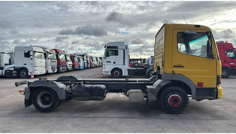 Mercedes-Benz Atego 815 (BOITE MANUELLE / MANUAL GEARBOX) - الشاسيه شاحنة: صور 3 Mercedes-Benz Atego 815 (BOITE MANUELLE / MANUAL GEARBOX) - الشاسيه شاحنة: صور 3