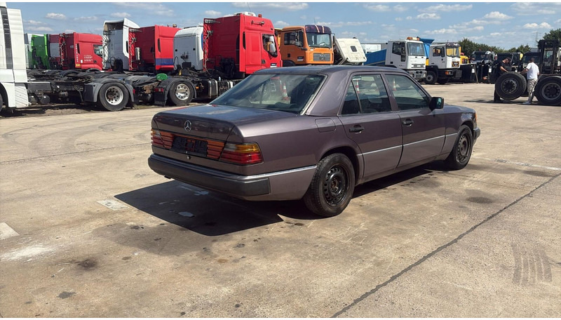 Mercedes-Benz E-Klasse 200 (GERMAN CAR / VOITURE D'ALLEMAGNE / ESSENCE / PETROL / MANUAL) - سيدان: صور 5 Mercedes-Benz E-Klasse 200 (GERMAN CAR / VOITURE D'ALLEMAGNE / ESSENCE / PETROL / MANUAL) - سيدان: صور 5