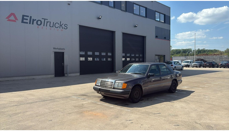 Mercedes-Benz E-Klasse 200 (GERMAN CAR / VOITURE D'ALLEMAGNE / ESSENCE / PETROL / MANUAL) - سيدان: صور 1 Mercedes-Benz E-Klasse 200 (GERMAN CAR / VOITURE D'ALLEMAGNE / ESSENCE / PETROL / MANUAL) - سيدان: صور 1