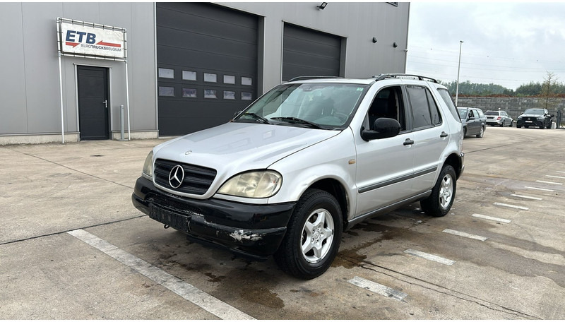 Mercedes-Benz M-Klasse ML 270 CDI - سيارة دفع رباعي: صور 1 Mercedes-Benz M-Klasse ML 270 CDI - سيارة دفع رباعي: صور 1