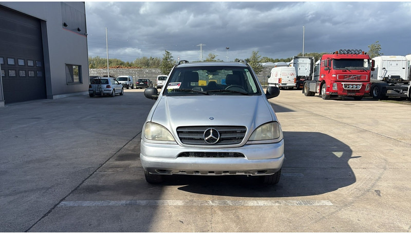Mercedes-Benz M-Klasse ML 270 CDI - سيارة دفع رباعي: صور 2 Mercedes-Benz M-Klasse ML 270 CDI - سيارة دفع رباعي: صور 2