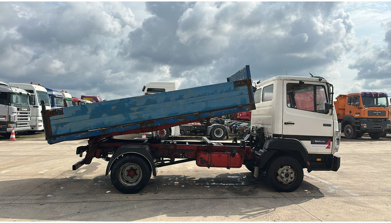 Mercedes-Benz SK 809 (POMPE MANUELLE / MANUAL PUMP / HELPER / AUXILAIRY / SPER / STEEL SUSP.) - قلابات: صور 2 Mercedes-Benz SK 809 (POMPE MANUELLE / MANUAL PUMP / HELPER / AUXILAIRY / SPER / STEEL SUSP.) - قلابات: صور 2
