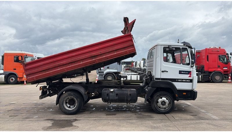 Mercedes-Benz SK 814 (SPER / AUXILAIRY / MANUAL PUMP / STEEL SUSP. / 6 CYLINDER / 3 WAY TIPPER / PERFECT) - قلابات: صور 5 Mercedes-Benz SK 814 (SPER / AUXILAIRY / MANUAL PUMP / STEEL SUSP. / 6 CYLINDER / 3 WAY TIPPER / PERFECT) - قلابات: صور 5