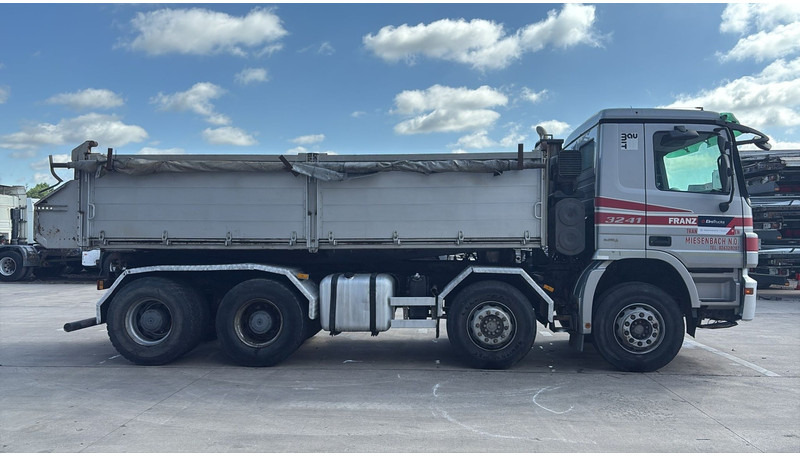 Mercedes-Benz actros 3241 (8X4 / LAMES / GRAND PONT / GRAND BENNE / 3 PONTS / TRES BONNE ETAT) - قلابات: صور 4 Mercedes-Benz actros 3241 (8X4 / LAMES / GRAND PONT / GRAND BENNE / 3 PONTS / TRES BONNE ETAT) - قلابات: صور 4