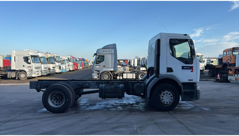 Renault Premium 320 (FULL STEEL / LAMES / BOITE MANUELLE / MANUAL GEARBOX) - الشاسيه شاحنة: صور 3 Renault Premium 320 (FULL STEEL / LAMES / BOITE MANUELLE / MANUAL GEARBOX) - الشاسيه شاحنة: صور 3