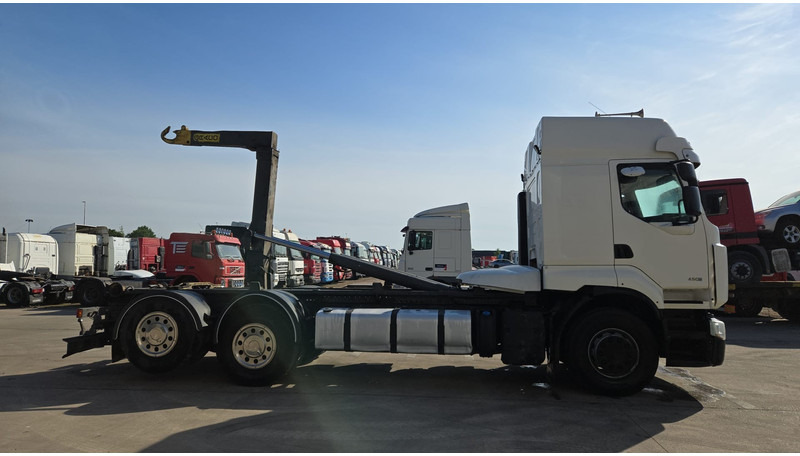 Renault Premium 450 DXI (BOITE MANUELLE / MANUAL GEARBOX / 6X2 / LAMES DEVANT) - الشاسيه شاحنة: صور 4 Renault Premium 450 DXI (BOITE MANUELLE / MANUAL GEARBOX / 6X2 / LAMES DEVANT) - الشاسيه شاحنة: صور 4